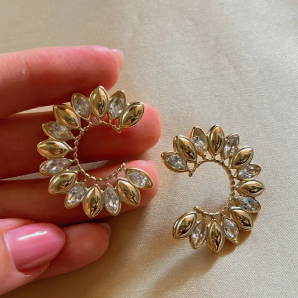 vintage style stud earrings A457